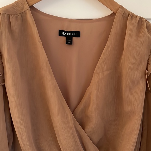 Tan blouse - Picture 3 of 3